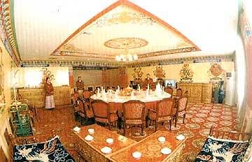 Sun Island Hotel Lhasa Bagian luar foto